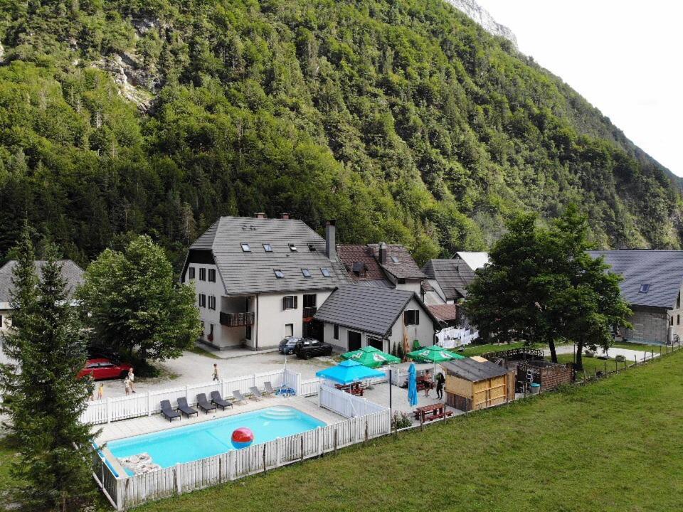 Encijan Apartments Log pod Mangartom Bagian luar foto