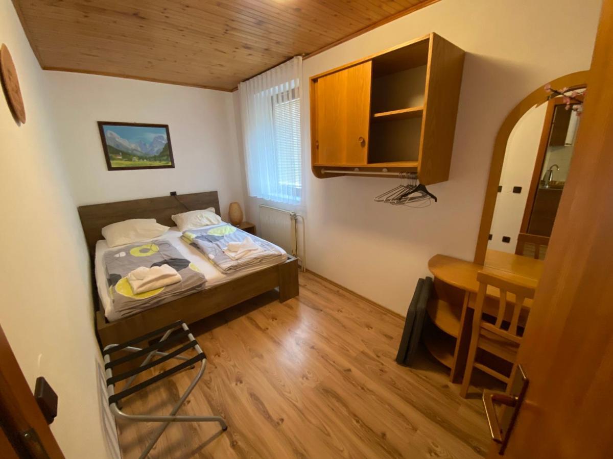 Encijan Apartments Log pod Mangartom Bagian luar foto