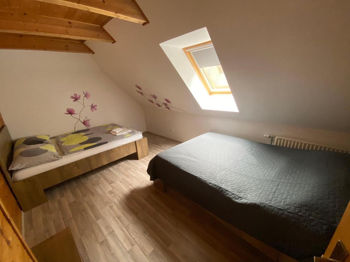Encijan Apartments Log pod Mangartom Bagian luar foto