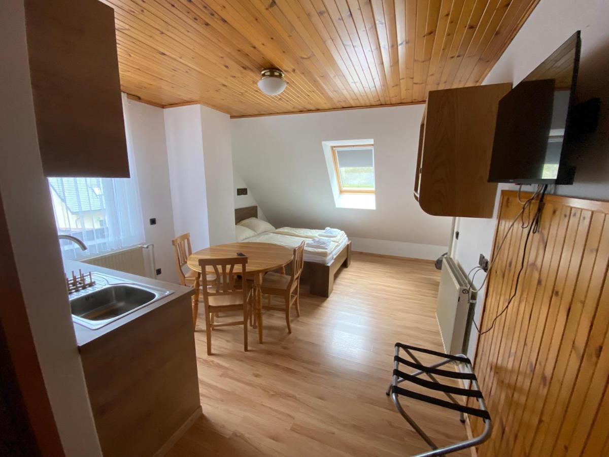 Encijan Apartments Log pod Mangartom Bagian luar foto