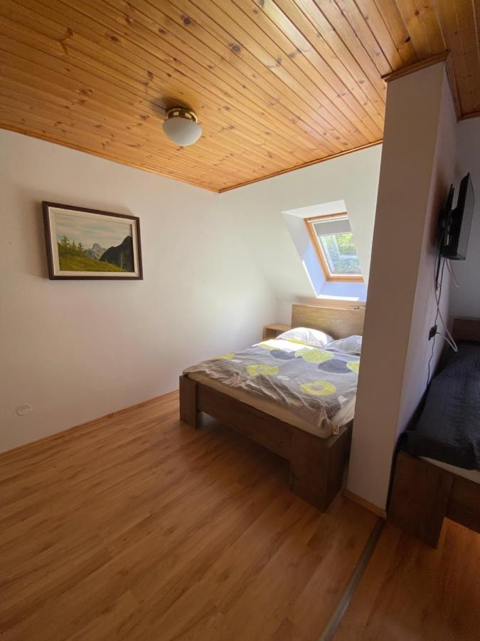 Encijan Apartments Log pod Mangartom Bagian luar foto