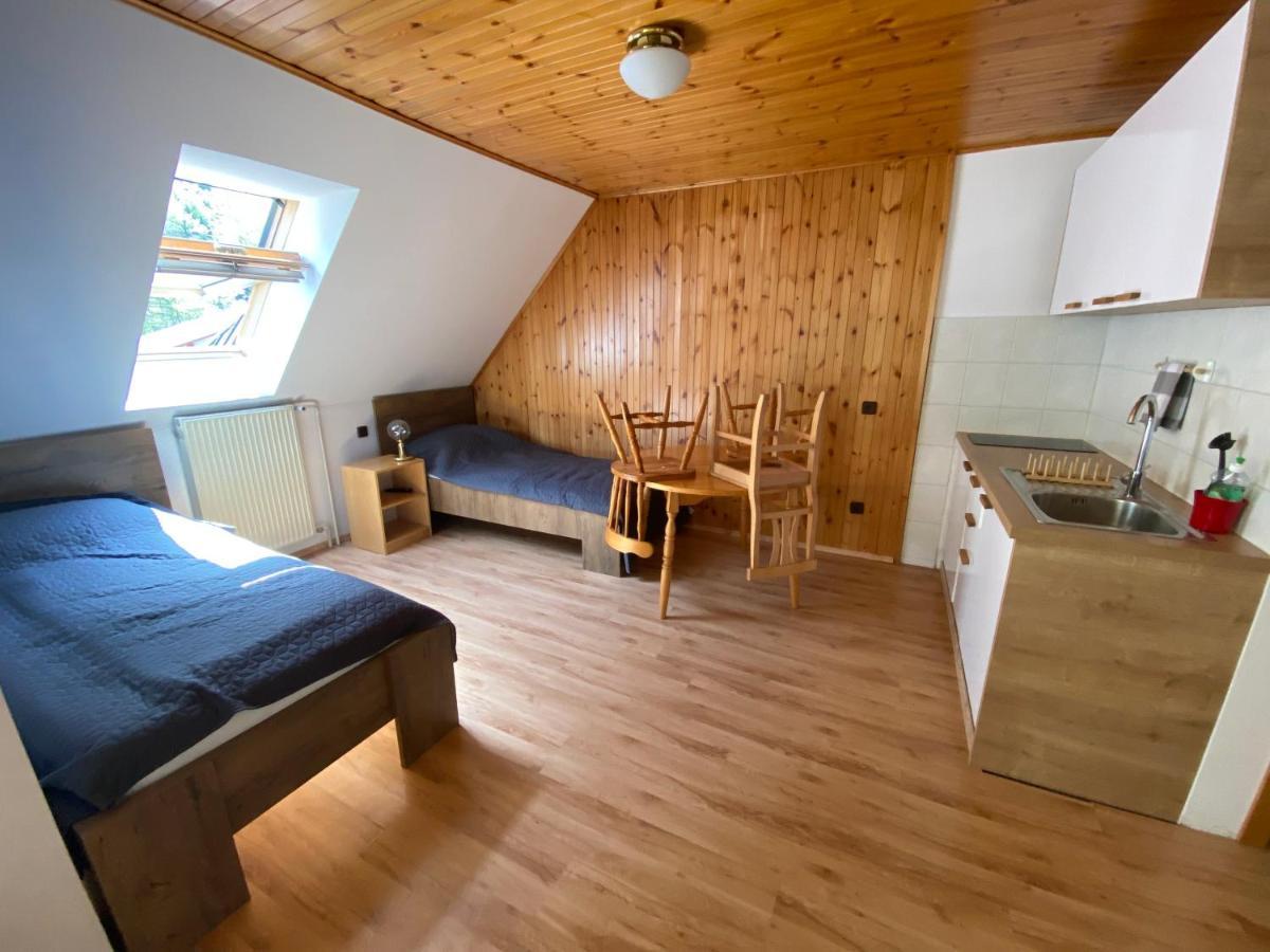 Encijan Apartments Log pod Mangartom Bagian luar foto