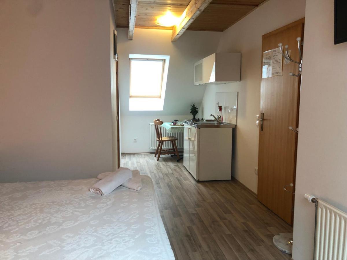 Encijan Apartments Log pod Mangartom Bagian luar foto